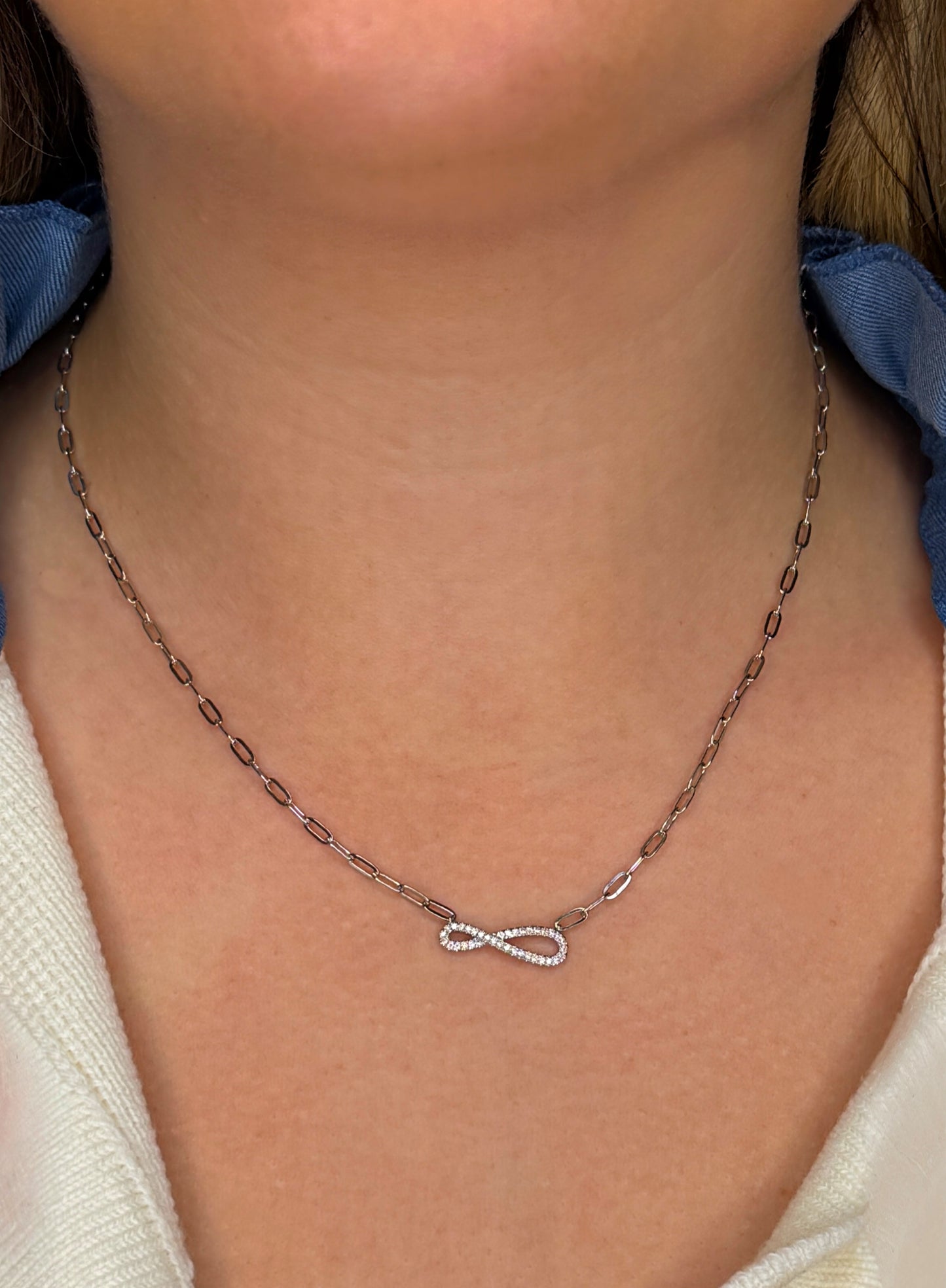 Sterling Silver 0.11 Cttw Canadian Diamond Infinity Paperclip Necklace (I Color, I1-I2 Clarity)
