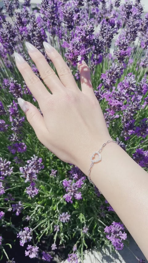video of model wearing 925 Sterling Silver Open Heart 0.25 Cttw Canadian Diamond Paperclip Bracelet